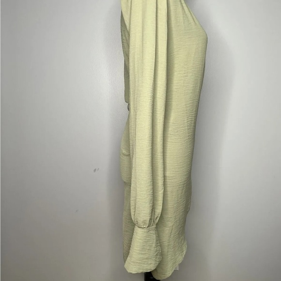 Pretty Little Thing Textured Extreme Plunge Bell Cuff Faux WrapShirt Dress US/2 - Picture 4 of 9